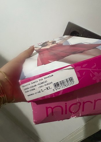 Parizyen Gotik Kırmızı Parlak gecelik - Görsel 3