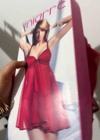 Parizyen Gotik Kırmızı Parlak gecelik - Görsel 2