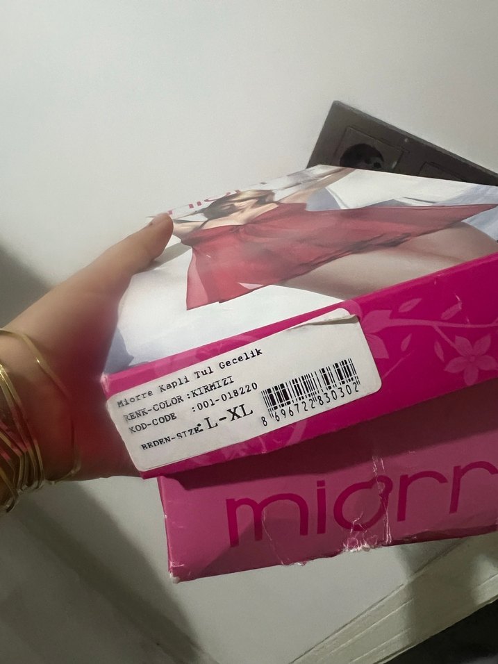 Parizyen Gotik Kırmızı Parlak gecelik - Görsel 3