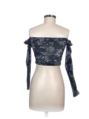 xs Beden Bershka Bluz %70 İndirimli.