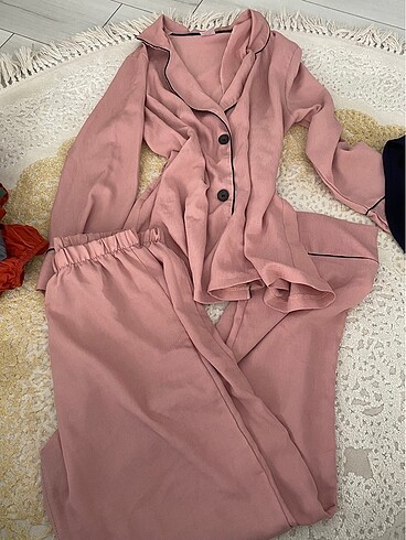 l Beden Pijama takımı temizdir