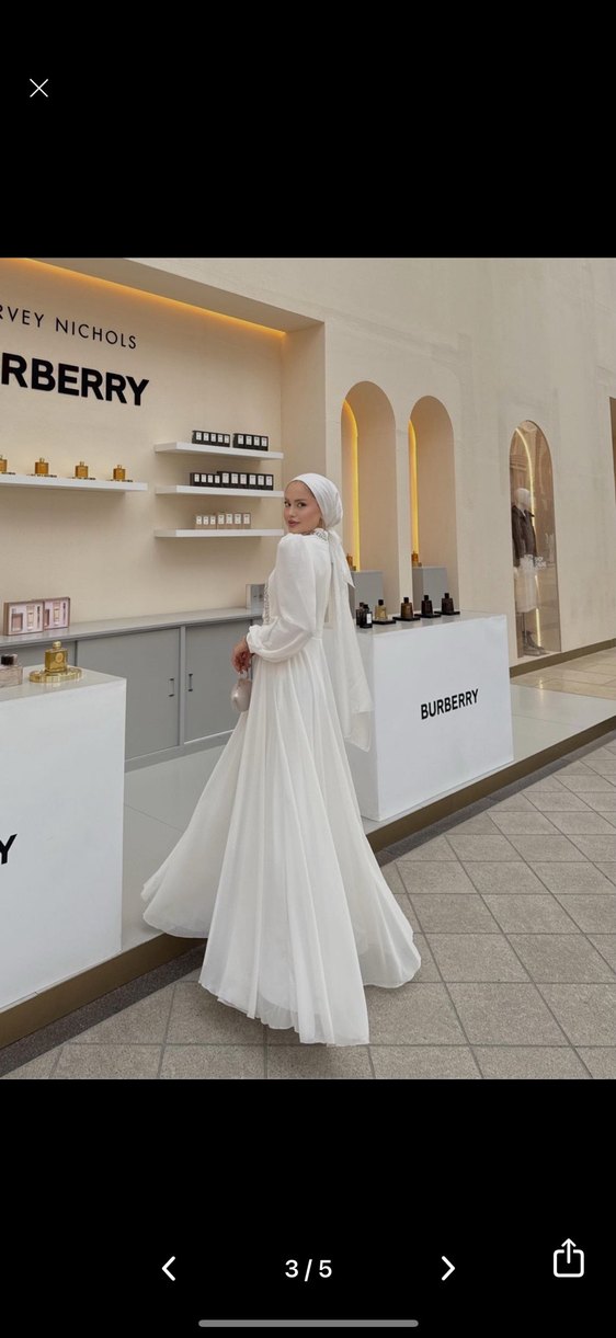 Uzun Beyaz Drapeli Tesettür Abiye - Görsel 2