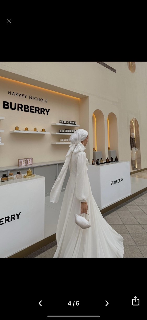 Uzun Beyaz Drapeli Tesettür Abiye - Görsel 3