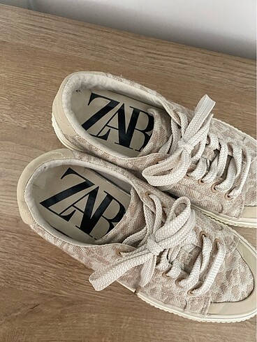 38 Beden ten rengi Renk Zara leopar spor ayakkabı