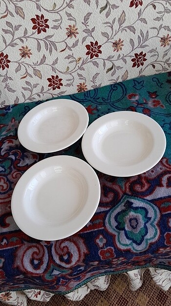 3adet yemek tabagi hiç bir sorunu yok paraya ihtiyacım var satıy