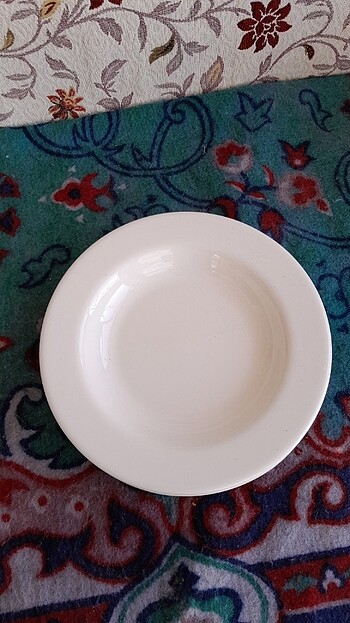  Beden 3adet yemek tabagi hiç bir sorunu yok paraya ihtiyacım var satıy