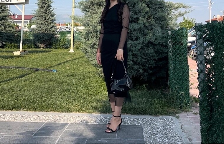 Abiye Omzu açık tül elbise