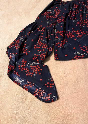 Çiçek  Desenli Kayık Yaka Kadın Bluz - Görsel 4