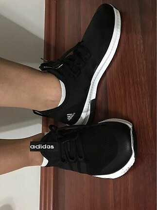 Çok rahat ve esnek spor ayakkabı