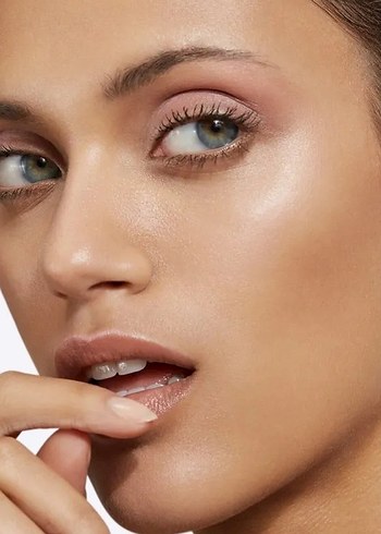 MAC Canlı ve Aydınlık Görünüm Sağlayan Nemlendirici BB Krem - Görsel 3