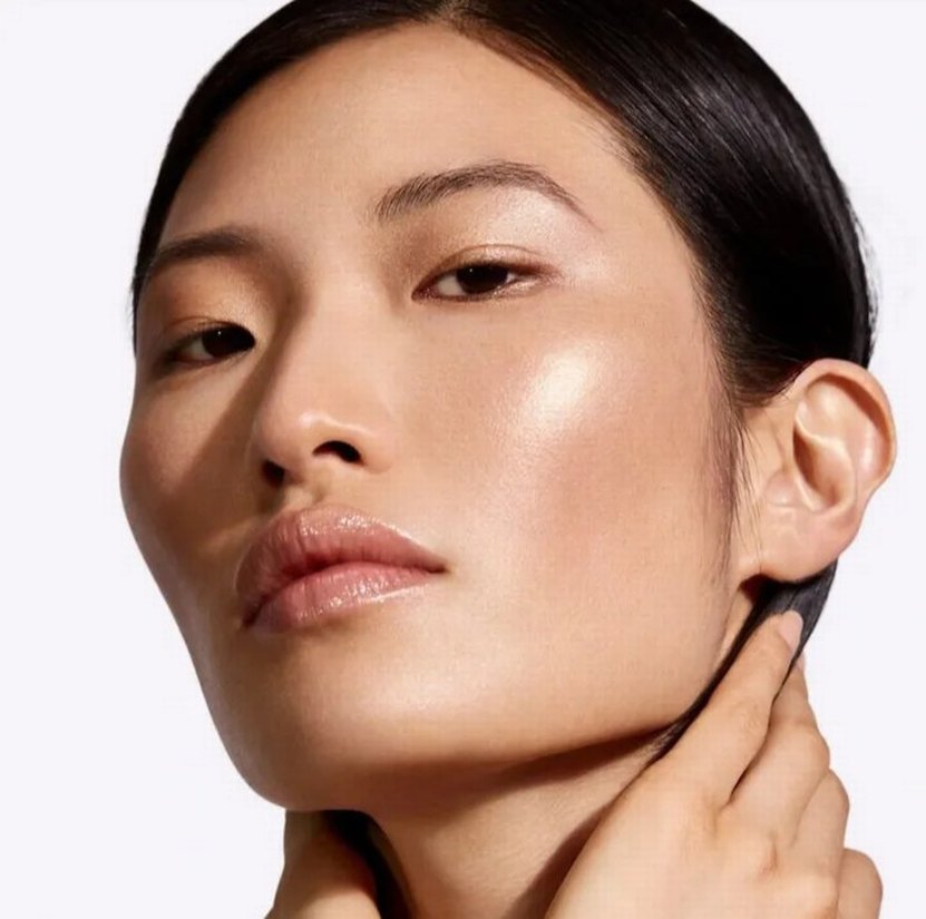 MAC Canlı ve Aydınlık Görünüm Sağlayan Nemlendirici BB Krem - Görsel 4