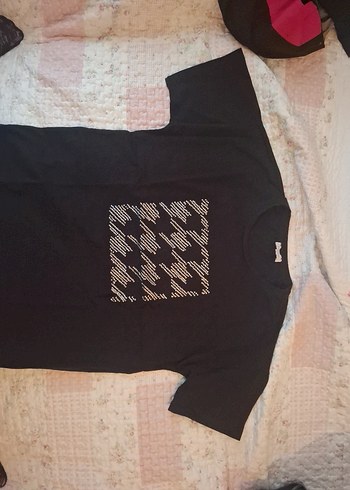 Zarif Taş Detaylı Siyah Tişört
FABRİKA MARKA - Görsel 2