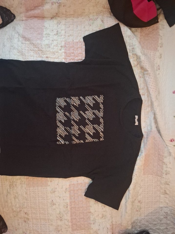 Zarif Taş Detaylı Siyah Tişört
FABRİKA MARKA - Görsel 2