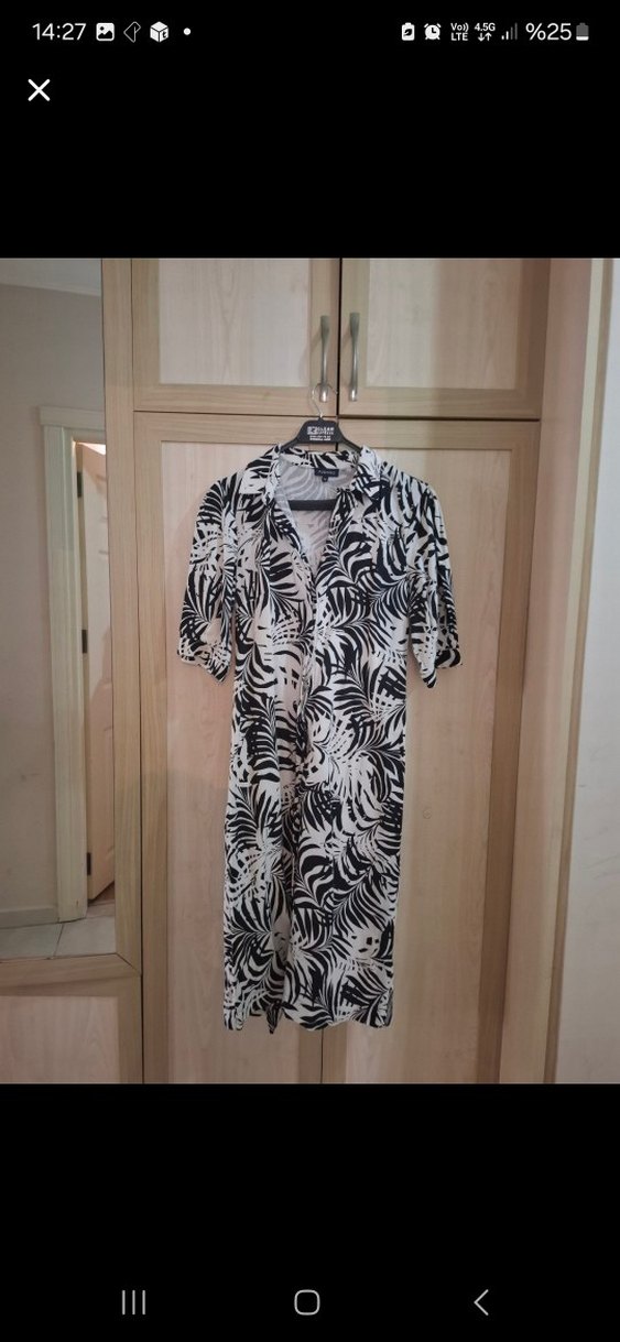  Fabrika Siyah-Beyaz Yaprak Desenli Gömlek Elbise (36 Beden) - Görsel 2