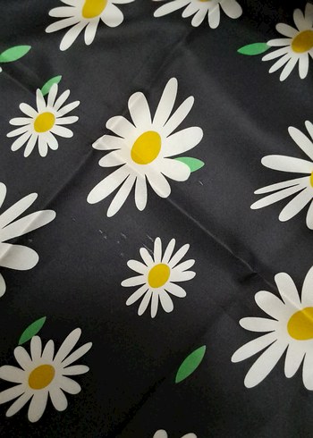 Çiçek Desenli Eşarp - Görsel 3