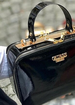 Guess canta
