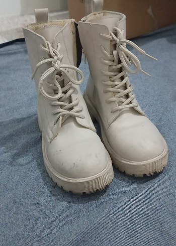 Derimod Beyaz Stiletto Topuklu Kadın Botu