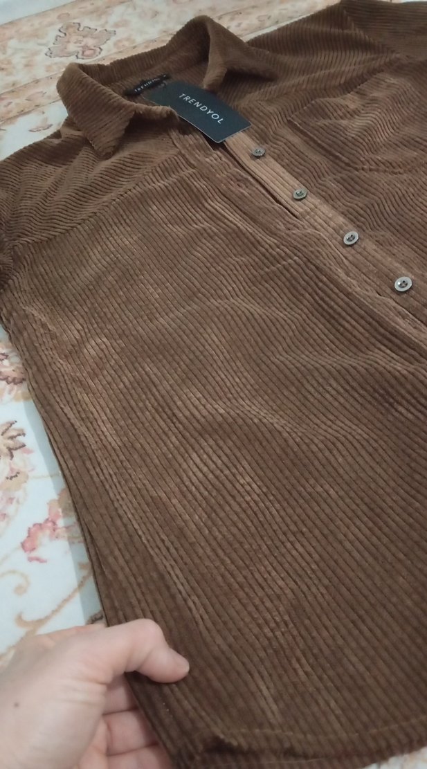Düğmeli Kahverengi Kadife Gömlek - Görsel 5