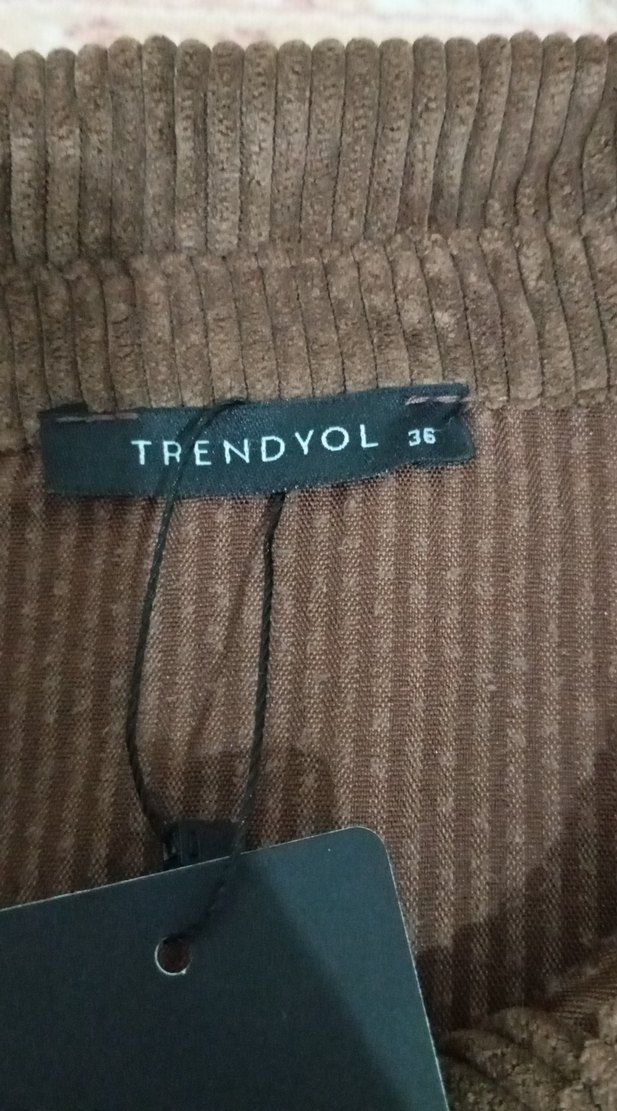 Düğmeli Kahverengi Kadife Gömlek - Görsel 4