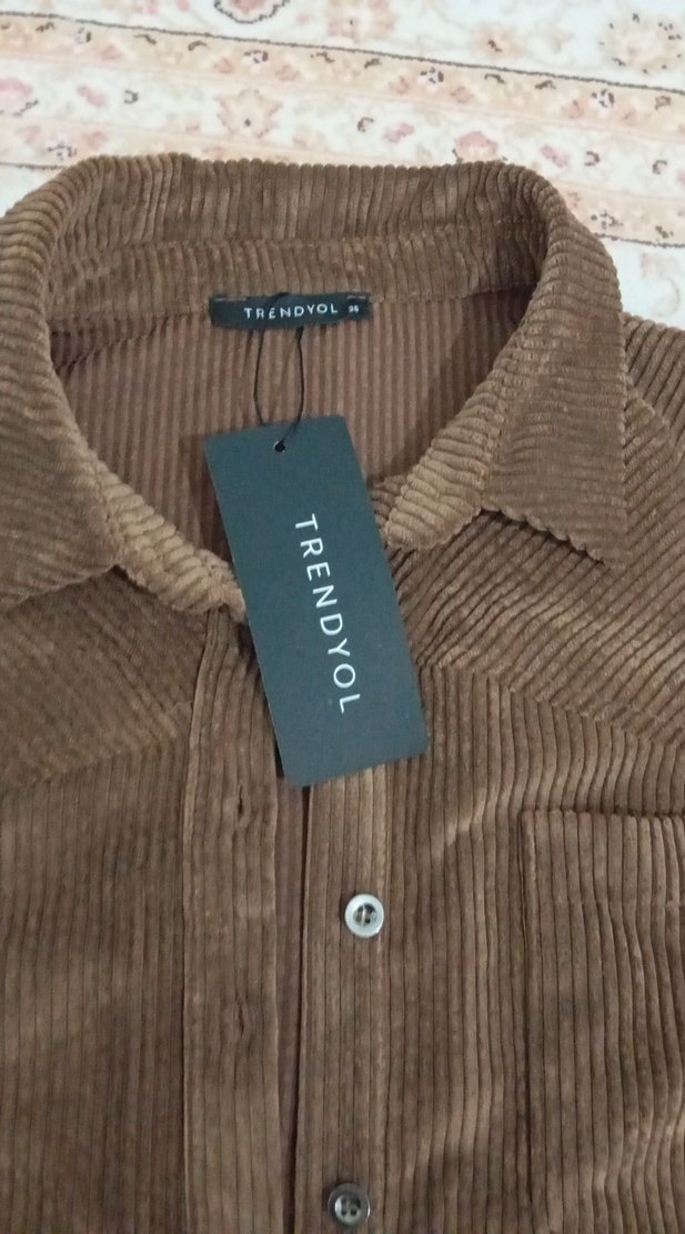 Düğmeli Kahverengi Kadife Gömlek - Görsel 3