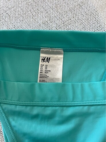 H&M Bikini altı hiç kullanılmamış etiketi yok ama hijyen bandı duruy