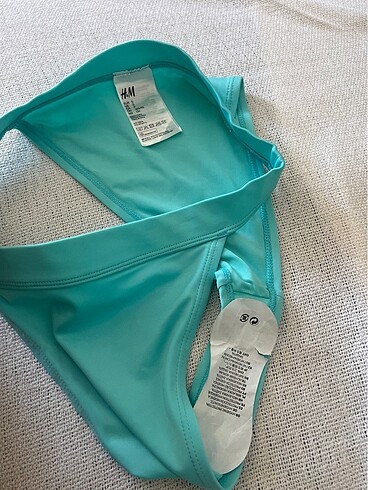 H&M Bikini altı etiketi yok ama hijyen bandı var