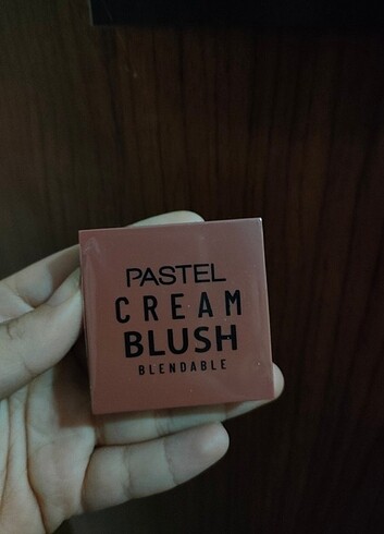 pastel cream blush