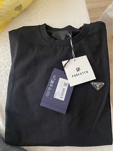 Prada tişört
