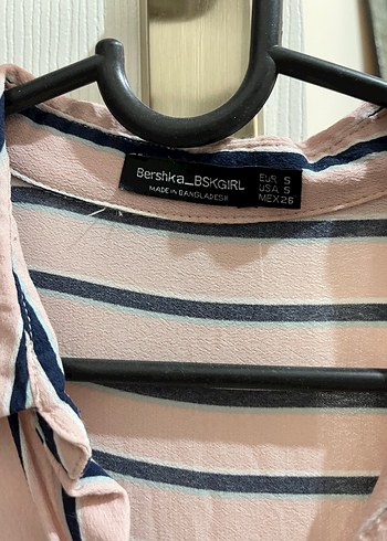 s Beden Düğmeli V Yaka Çizgili Pembe Kadın Gömlek