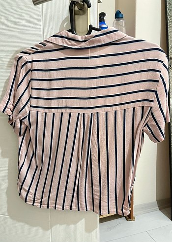 Bershka Düğmeli V Yaka Çizgili Pembe Kadın Gömlek