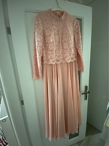 Kapalı Pembe Elbise