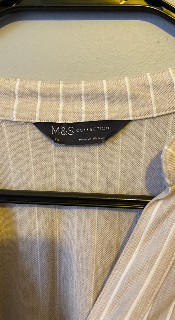 Bej V Yaka Uzun Kollu Kadın Gömlek - Görsel 2