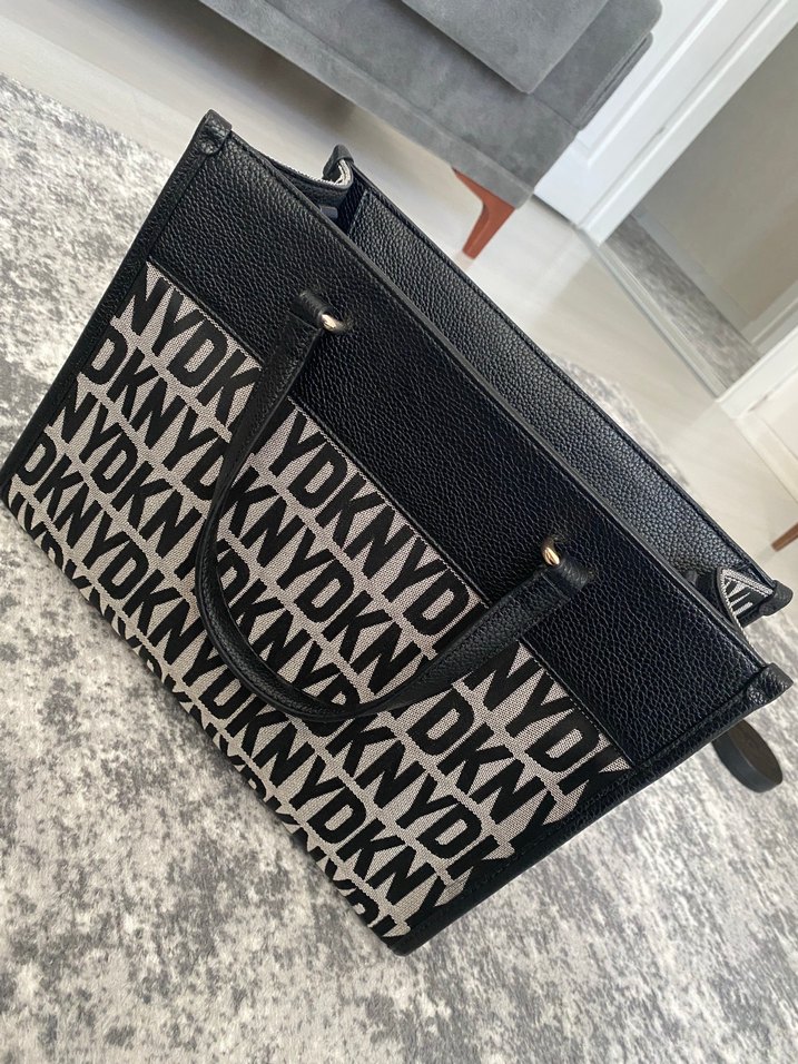 Deri Siyah DKNY Baskılı Fermuarlı Çanta - Görsel 2