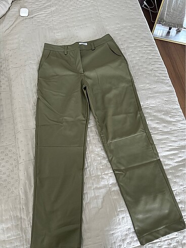 Bershka suni deri yeşil pantolon