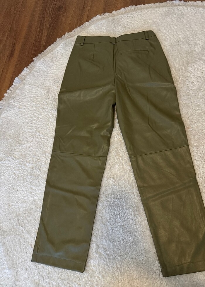Bershka Suni deri yeşil pantolon - Görsel 4