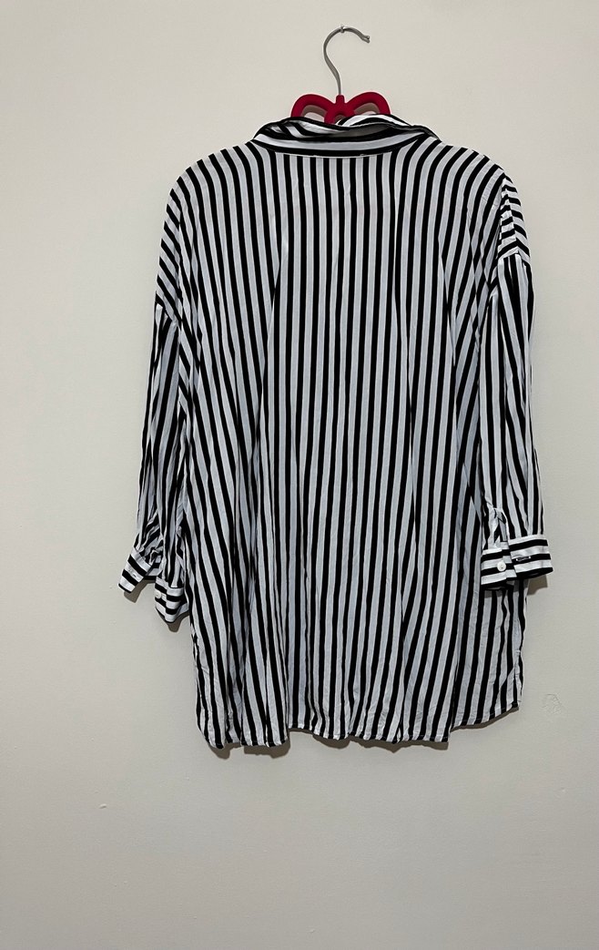 Uzun Kollu Çizgili V Yaka Kadın Gömlek - Görsel 2