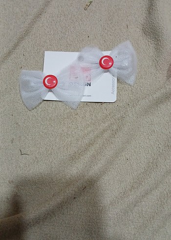 Tasarımcı Beyaz Nakışlı Çocuk Saç Tokası Velcro