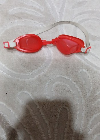 Kırmızı Yüzücü Gözlüğü - Görsel 2