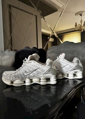 45 Beden Nike Shox Beyaz Erkek Spor Ayakkabısı