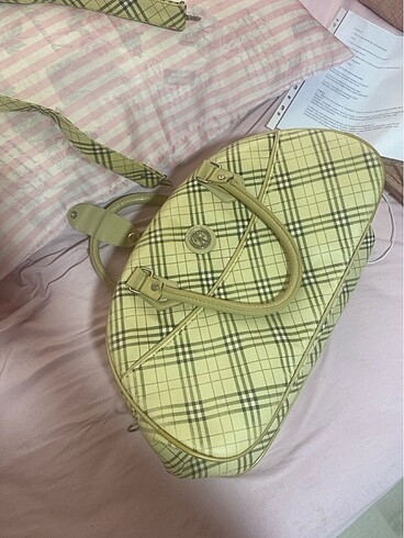 Burberry El bavulu