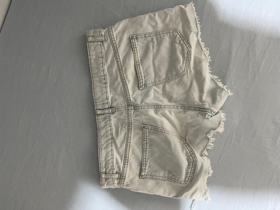 Cep Fermuarlı Bej Midi Jean Şort - Görsel 2