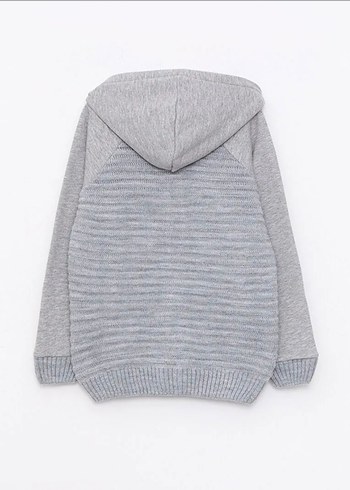 Erkek Çocuk Gri Kapüşonlu Örgü Hırka - Görsel 2