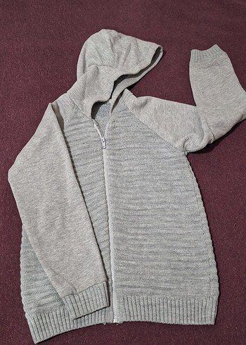 Erkek Çocuk Gri Kapüşonlu Örgü Hırka - Görsel 3