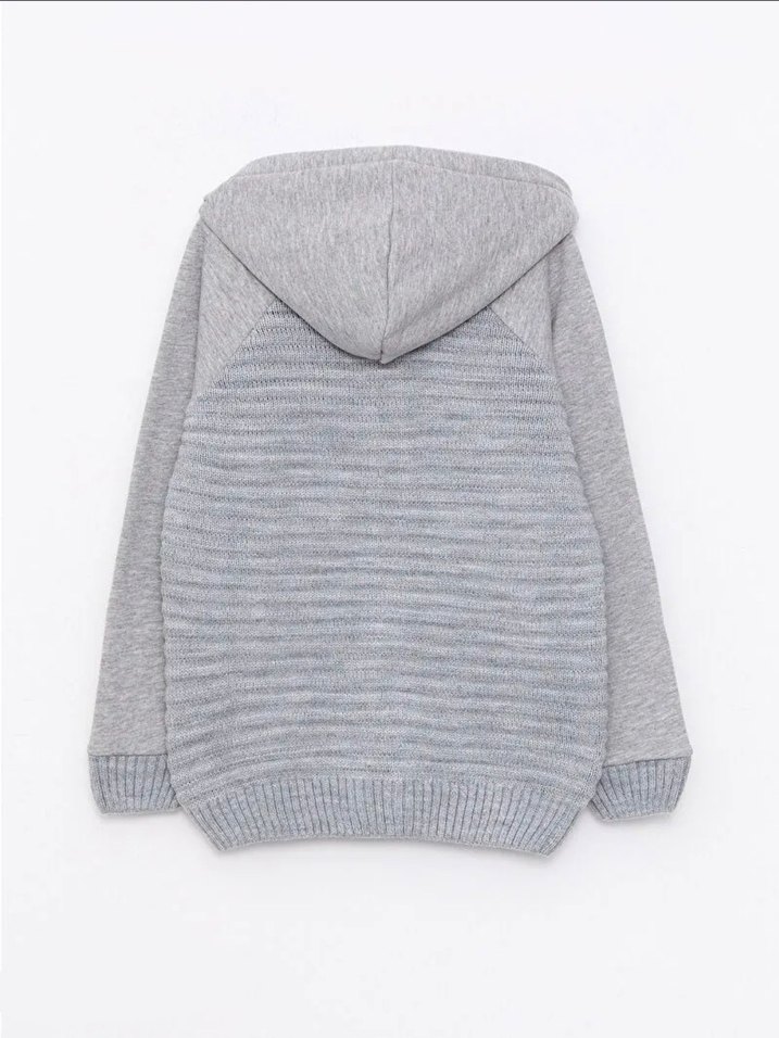 Erkek Çocuk Gri Kapüşonlu Örgü Hırka - Görsel 2