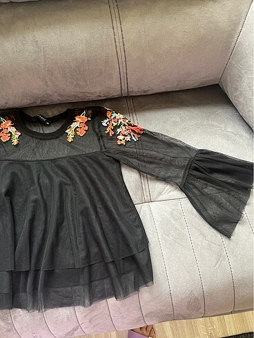 Üstü tül detaylı bluz - Görsel 5