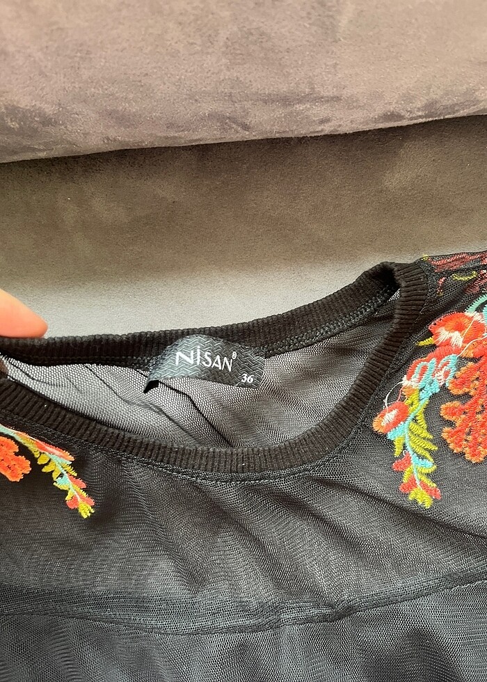 Üstü tül detaylı bluz - Görsel 3