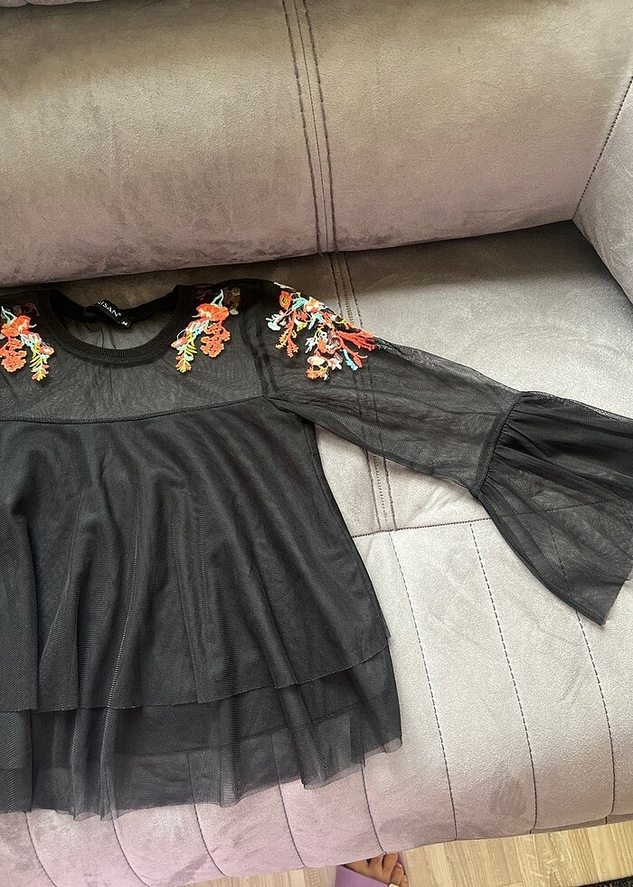 Üstü tül detaylı bluz - Görsel 5