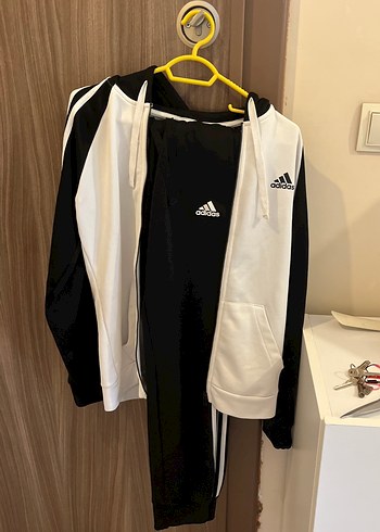 Adidas Kadın Siyah Beyaz Fermuarlı Eşofman Takımı