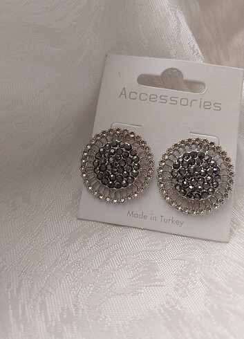 Gümüş Renk Parlak Metal Küpe - Görsel 3