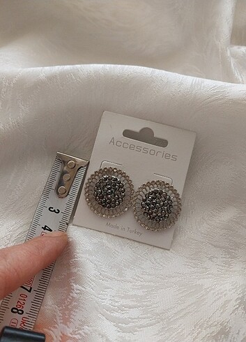 Gümüş Renk Parlak Metal Küpe - Görsel 4